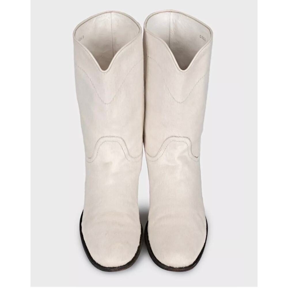 Elegant Chanel White Textured Leather Logo Boots - EU 38 - Picture 2 of 7